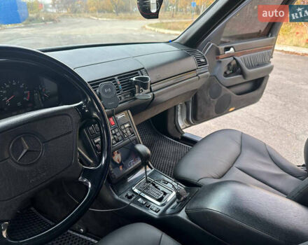 Сірий Мерседес С Клас, об'ємом двигуна 5 л та пробігом 327 тис. км за 6699 $, фото 10 на Automoto.ua