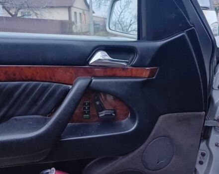 Серый Мерседес С Класс, объемом двигателя 3.4 л и пробегом 280 тыс. км за 2600 $, фото 9 на Automoto.ua