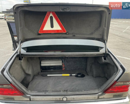 Серый Мерседес С Класс, объемом двигателя 3.45 л и пробегом 404 тыс. км за 10000 $, фото 11 на Automoto.ua