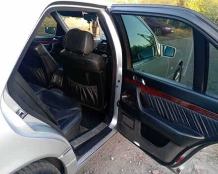 Серый Мерседес С Класс, объемом двигателя 3 л и пробегом 300 тыс. км за 7500 $, фото 3 на Automoto.ua