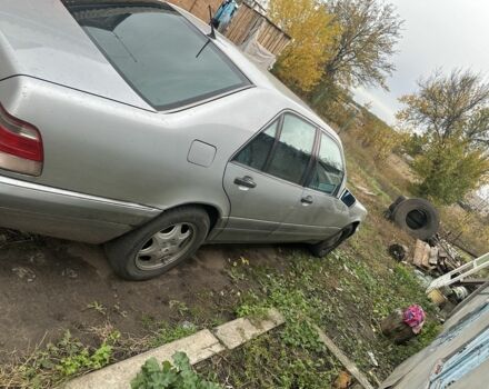 Серый Мерседес С Класс, объемом двигателя 3.2 л и пробегом 380 тыс. км за 3600 $, фото 3 на Automoto.ua