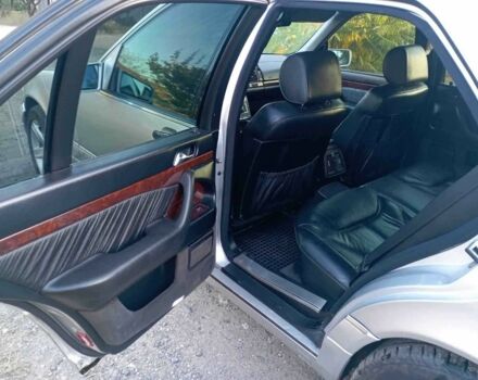 Серый Мерседес С Класс, объемом двигателя 3 л и пробегом 300 тыс. км за 7500 $, фото 7 на Automoto.ua