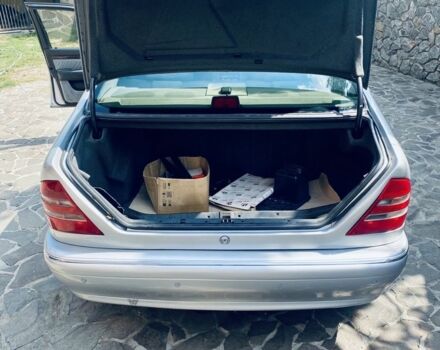 Сірий Мерседес С Клас, об'ємом двигуна 4.2 л та пробігом 281 тис. км за 7500 $, фото 3 на Automoto.ua