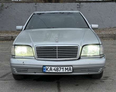 Серый Мерседес С Класс, объемом двигателя 4.2 л и пробегом 300 тыс. км за 3400 $, фото 1 на Automoto.ua