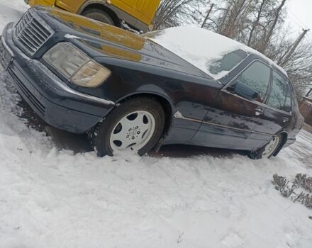 Сірий Мерседес С Клас, об'ємом двигуна 4 л та пробігом 300 тис. км за 6450 $, фото 1 на Automoto.ua