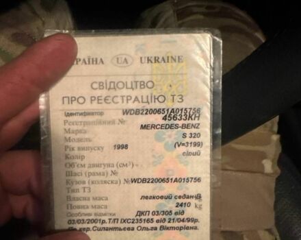 Серый Мерседес С Класс, объемом двигателя 3.2 л и пробегом 356 тыс. км за 4000 $, фото 7 на Automoto.ua