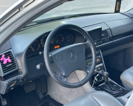 Серый Мерседес С Класс, объемом двигателя 4.2 л и пробегом 300 тыс. км за 3300 $, фото 12 на Automoto.ua