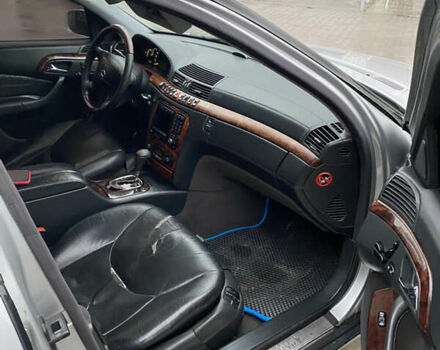 Сірий Мерседес С Клас, об'ємом двигуна 3.2 л та пробігом 348 тис. км за 3500 $, фото 12 на Automoto.ua