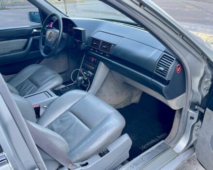 Серый Мерседес С Класс, объемом двигателя 4.2 л и пробегом 300 тыс. км за 3300 $, фото 17 на Automoto.ua