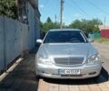 Сірий Мерседес С Клас, объемом двигателя 3.2 л и пробегом 335 тыс. км за 6500 $, фото 1 на Automoto.ua
