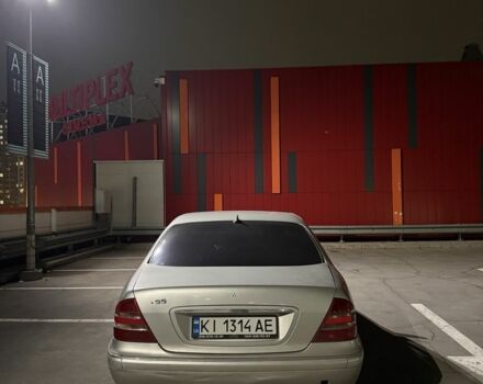 Серый Мерседес С Класс, объемом двигателя 4.3 л и пробегом 344 тыс. км за 3400 $, фото 3 на Automoto.ua