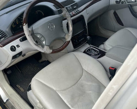 Сірий Мерседес С Клас, об'ємом двигуна 4.3 л та пробігом 373 тис. км за 4450 $, фото 7 на Automoto.ua