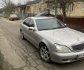 Серый Мерседес С Класс, объемом двигателя 3.2 л и пробегом 3 тыс. км за 3600 $, фото 2 на Automoto.ua