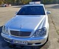 Серый Мерседес С Класс, объемом двигателя 4.3 л и пробегом 250 тыс. км за 4300 $, фото 1 на Automoto.ua