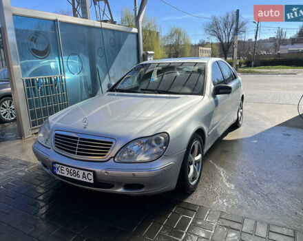 Серый Мерседес С Класс, объемом двигателя 4 л и пробегом 260 тыс. км за 3800 $, фото 11 на Automoto.ua