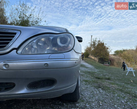 Серый Мерседес С Класс, объемом двигателя 4 л и пробегом 260 тыс. км за 3800 $, фото 9 на Automoto.ua