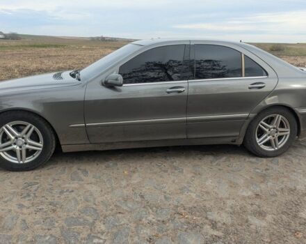 Серый Мерседес С Класс, объемом двигателя 3.2 л и пробегом 300 тыс. км за 2450 $, фото 1 на Automoto.ua