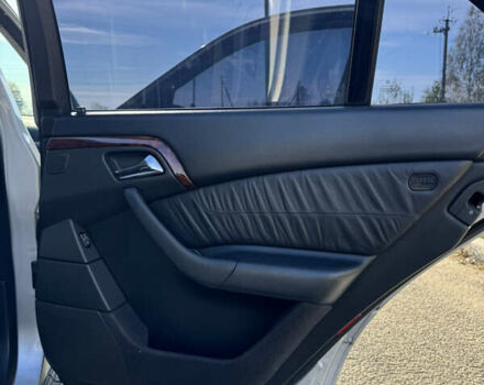 Серый Мерседес С Класс, объемом двигателя 3.2 л и пробегом 330 тыс. км за 5500 $, фото 24 на Automoto.ua