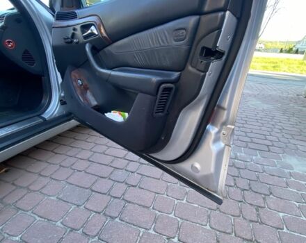 Серый Мерседес С Класс, объемом двигателя 3.2 л и пробегом 300 тыс. км за 5000 $, фото 5 на Automoto.ua