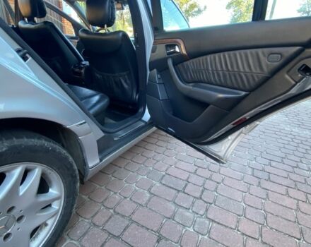 Серый Мерседес С Класс, объемом двигателя 3.2 л и пробегом 300 тыс. км за 5000 $, фото 3 на Automoto.ua