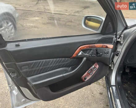 Сірий Мерседес С Клас, об'ємом двигуна 5 л та пробігом 420 тис. км за 6000 $, фото 5 на Automoto.ua