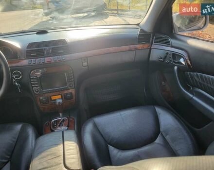 Сірий Мерседес С Клас, об'ємом двигуна 3.2 л та пробігом 300 тис. км за 4300 $, фото 27 на Automoto.ua