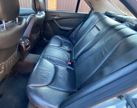 Серый Мерседес С Класс, объемом двигателя 3.2 л и пробегом 300 тыс. км за 5000 $, фото 4 на Automoto.ua