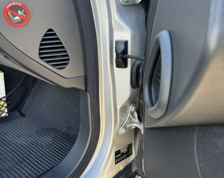 Серый Мерседес С Класс, объемом двигателя 3.2 л и пробегом 330 тыс. км за 5500 $, фото 21 на Automoto.ua