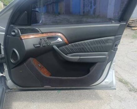 Мерседес С Клас 2001 у Кам'янське (Дніпродзержинськ) на Automoto.ua Сірий Мерседес С Клас, об'ємом двигуна 5 л та пробігом 300 тис. км за 6500 $, фото 5 на Automoto.ua