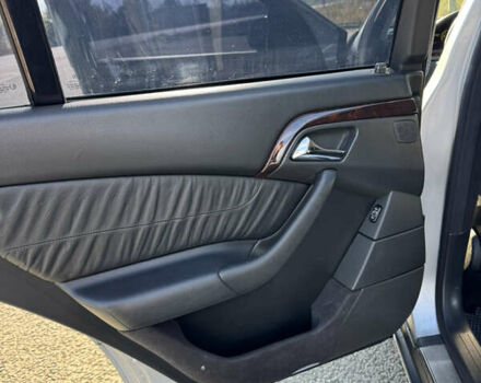 Серый Мерседес С Класс, объемом двигателя 3.2 л и пробегом 330 тыс. км за 5500 $, фото 26 на Automoto.ua