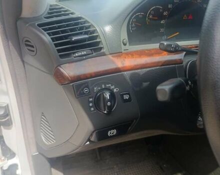 Мерседес С Клас 2001 у Кам'янське (Дніпродзержинськ) на Automoto.ua Сірий Мерседес С Клас, об'ємом двигуна 5 л та пробігом 300 тис. км за 6500 $, фото 8 на Automoto.ua