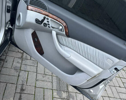 Сірий Мерседес С Клас, об'ємом двигуна 3.2 л та пробігом 305 тис. км за 4000 $, фото 7 на Automoto.ua