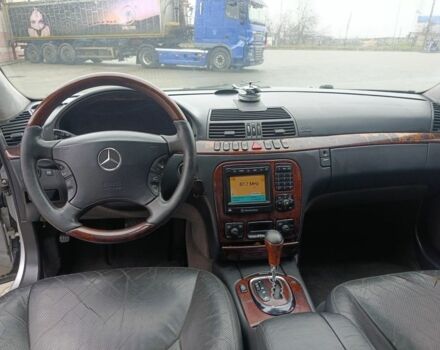Сірий Мерседес С Клас, об'ємом двигуна 4 л та пробігом 360 тис. км за 4750 $, фото 6 на Automoto.ua