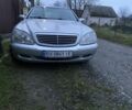 Серый Мерседес С Класс, объемом двигателя 3.2 л и пробегом 300 тыс. км за 5000 $, фото 1 на Automoto.ua