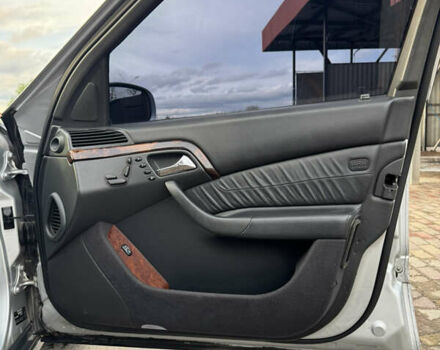 Серый Мерседес С Класс, объемом двигателя 3.2 л и пробегом 340 тыс. км за 5700 $, фото 13 на Automoto.ua