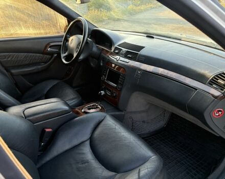 Серый Мерседес С Класс, объемом двигателя 3.7 л и пробегом 470 тыс. км за 2899 $, фото 18 на Automoto.ua