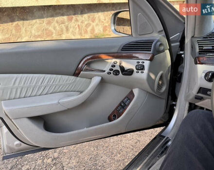 Серый Мерседес С Класс, объемом двигателя 5 л и пробегом 299 тыс. км за 6900 $, фото 13 на Automoto.ua