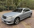 Сірий Мерседес С Клас, об'ємом двигуна 5 л та пробігом 270 тис. км за 6599 $, фото 1 на Automoto.ua