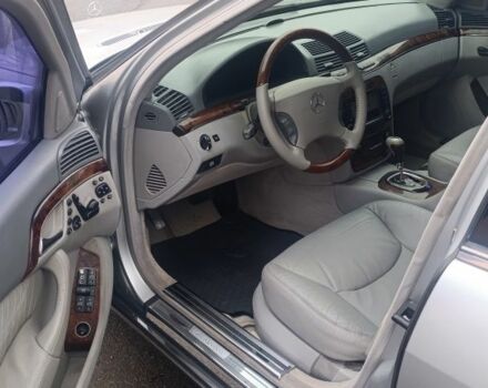 Серый Мерседес С Класс, объемом двигателя 3.7 л и пробегом 280 тыс. км за 4900 $, фото 4 на Automoto.ua