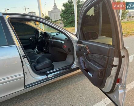 Серый Мерседес С Класс, объемом двигателя 4 л и пробегом 320 тыс. км за 6000 $, фото 17 на Automoto.ua