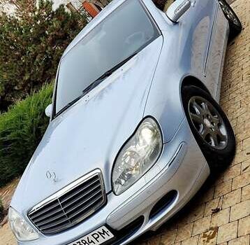 Серый Мерседес С Класс, объемом двигателя 3.2 л и пробегом 280 тыс. км за 7200 $, фото 1 на Automoto.ua