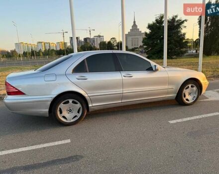 Серый Мерседес С Класс, объемом двигателя 4 л и пробегом 320 тыс. км за 6000 $, фото 1 на Automoto.ua