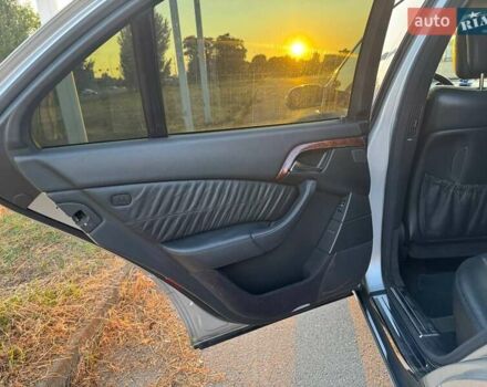 Серый Мерседес С Класс, объемом двигателя 4 л и пробегом 320 тыс. км за 6000 $, фото 20 на Automoto.ua