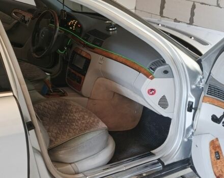 Серый Мерседес С Класс, объемом двигателя 3.7 л и пробегом 275 тыс. км за 6600 $, фото 2 на Automoto.ua