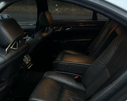 Серый Мерседес С Класс, объемом двигателя 3.5 л и пробегом 197 тыс. км за 9500 $, фото 26 на Automoto.ua