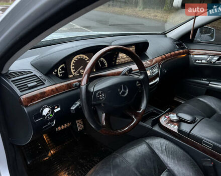 Серый Мерседес С Класс, объемом двигателя 3.5 л и пробегом 197 тыс. км за 9500 $, фото 18 на Automoto.ua