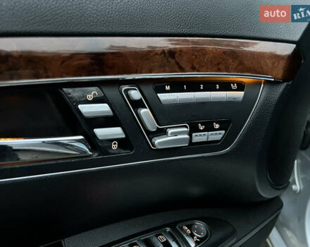 Серый Мерседес С Класс, объемом двигателя 3.5 л и пробегом 197 тыс. км за 9500 $, фото 17 на Automoto.ua