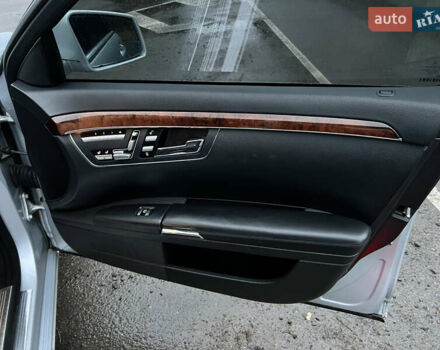Серый Мерседес С Класс, объемом двигателя 3.5 л и пробегом 197 тыс. км за 9500 $, фото 34 на Automoto.ua