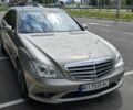 Сірий Мерседес С Клас, об'ємом двигуна 5.5 л та пробігом 240 тис. км за 10038 $, фото 1 на Automoto.ua