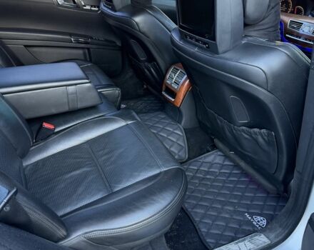 Сірий Мерседес С Клас, об'ємом двигуна 5.5 л та пробігом 338 тис. км за 12000 $, фото 10 на Automoto.ua